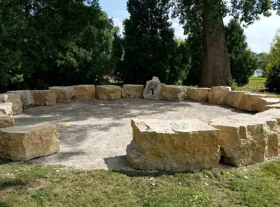 5921_Chilton Outcropping as Benches