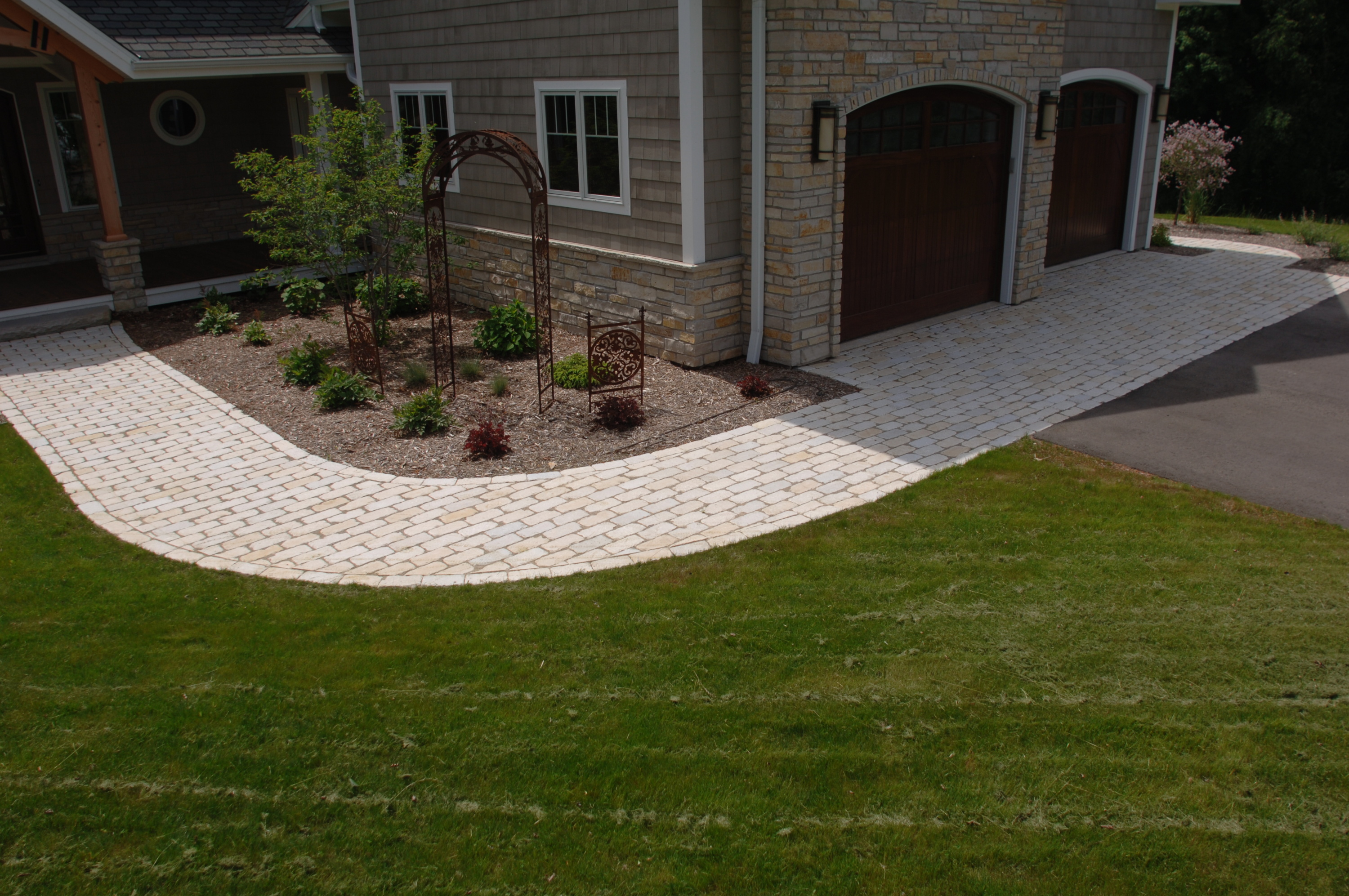 Valders Tumbled Pavers - Eden Valders Stone